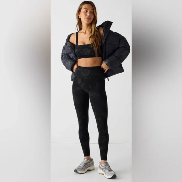 Fabletics Seamless Scrunch Black Shadow Blooms Legging Short | XS | NWT | 🌟Rare🌟 - Picture 3 of 11